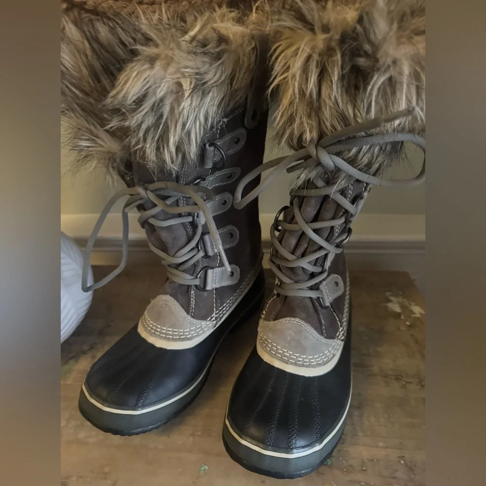 Sorel Women’s Joan of Arctic Waterproof Boots EUC Size 7
